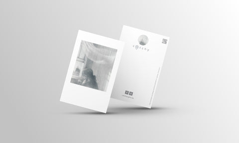 A beautifully illustrated postcard from the ‘Fond Memories’ series, featuring a lady enjoying the view of Leuven’s Old Town Hall. It is printed on velvet-textured paper, and includes a matching envelope—perfect for mailing, gifting, or collecting