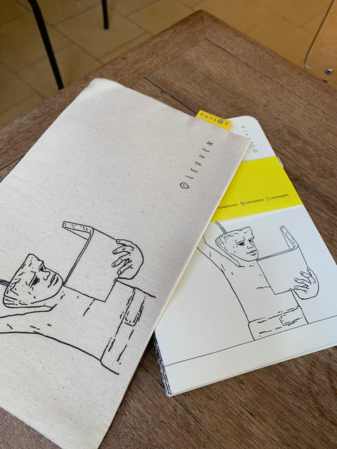 The canvas zipper pouch features a minimalist line drawing of the Fonske statue in Leuven, with "Leuven" and Catchy branding.