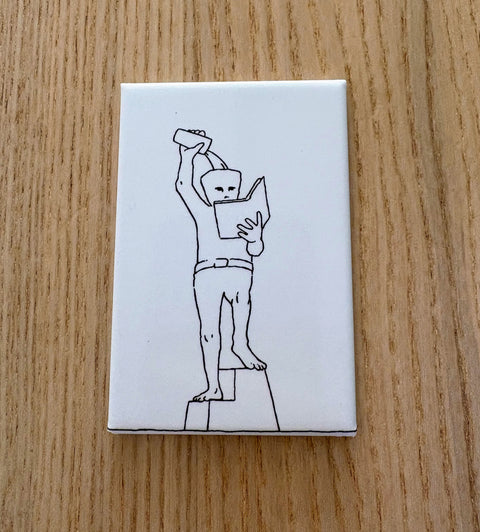 Fonske fridge magnet featuring the iconic Fons Sapientiae statue in Leuven, Belgium, 8 × 5 cm.