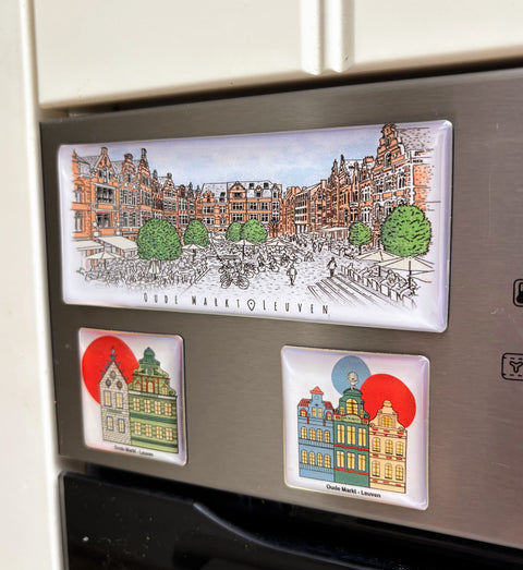 Bring home the charm of Oude Markt with this beautifully designed epoxy fridge magnet. Featuring a glossy, durable finish and a detailed illustration of one of Leuven’s most iconic squares, this magnet is the perfect way to add a touch of the city to your fridge, office board, or any magnetic surface.