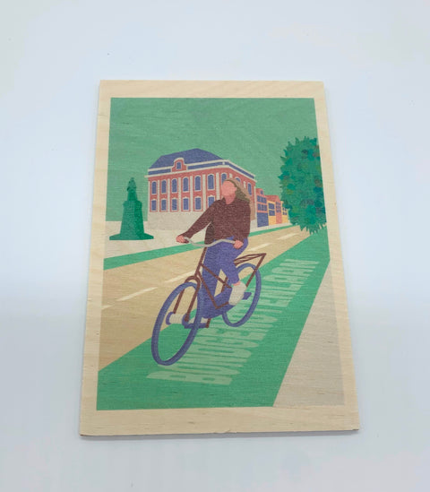 A decorative wooden accessory featuring an illustration of cyclists riding along Bondgenotenlaan, captures the city’s vibrant daily life