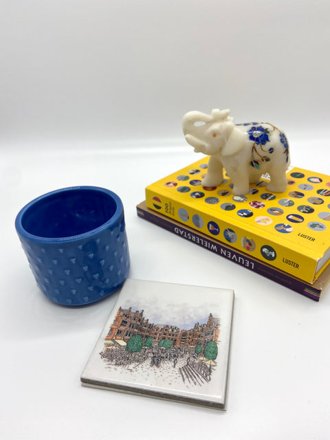 Ceramic coaster featuring a detailed illustration of Leuven's famous square, Oude Markt on a glossy white background.