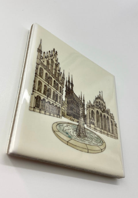 Ceramic coaster featuring a detailed illustration of Leuven's Grote Markt on a glossy white background.