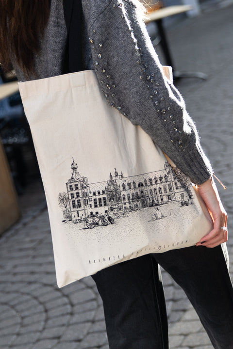 Canvas tote bag with black handles featuring a line art illustration of Leuven’s heritage 'Arenberg Castle' 