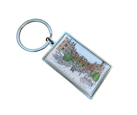 Metal keyring with a rectangular charm featuring an illustrated view of Leuven’s famous landmark, Oude Markt.