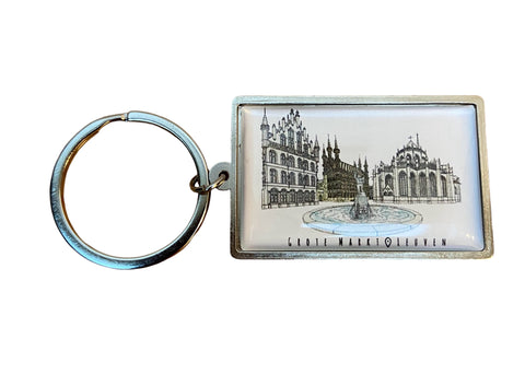 Metal keyring with a rectangular charm featuring an illustrated view of Leuven’s Grote Markt, including the Town Hall, Fonske fountain, and Saint Peter’s Church