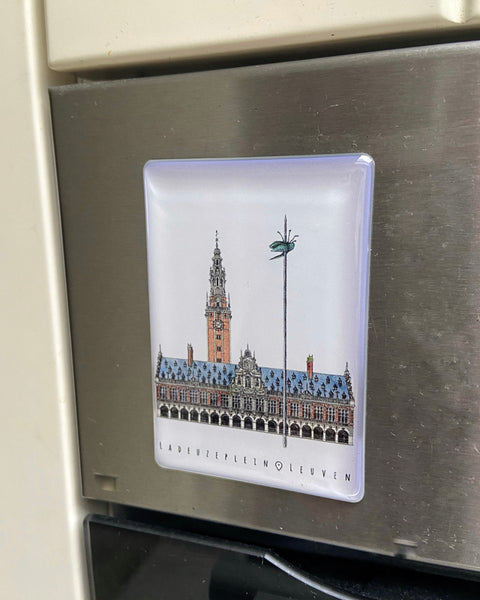 Epoxy fridge magnet featuring a detailed illustration of Leuven’s iconic square, Ladeuzplein with the text “LAdeuzeplein • Leuven” on a glossy rectangular surface