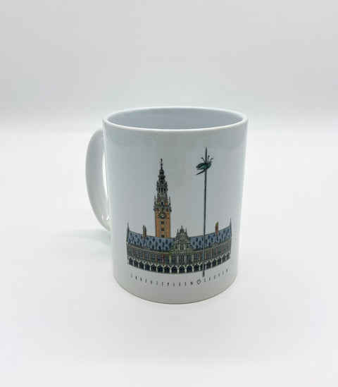 Ceramic mug featuring a contemporary design of Leuven’s Ladeuzeplein. Durable, dishwasher and microwave safe, measuring 8 cm in diameter and 9.5 cm in height