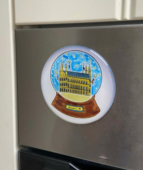 Round epoxy magnet (7 cm diameter) featuring a detailed illustration of Leuven Town Hall. Glossy, durable, and perfect for any magnetic surface.