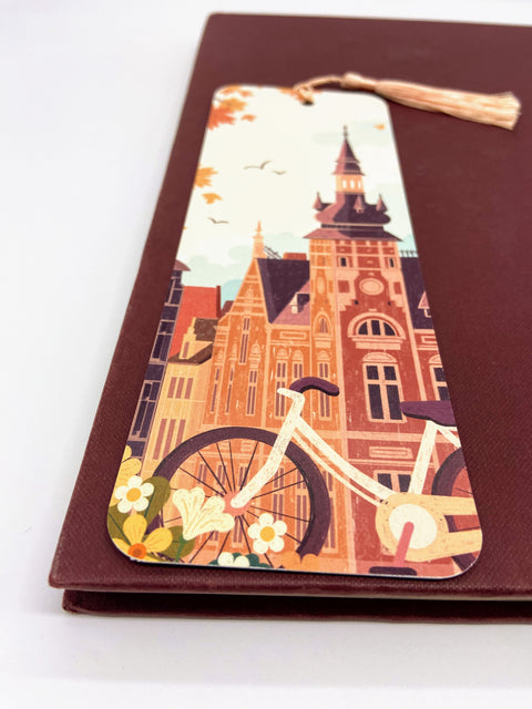 Leuven Grote Markt bookmark featuring an artistic illustration of the city's historic square. Double-sided, printed on high-quality matte cardstock (350g), perfect for book lovers and travelers.