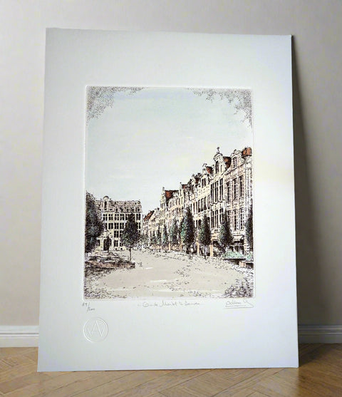 Limited-edition etching of Oude Markt in Leuven by Belgian artist André Wellens. Handmade using traditional acid etching on eco-friendly paper. A rare collector’s piece, individually signed and numbered, with no reprints available. Perfect gift for architecture and fine art lovers.