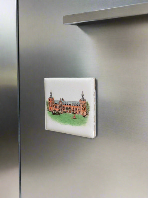 Ceramic fridge magnet featuring a detailed illustration of Leuven’s historic landmark, Arenberg castle.