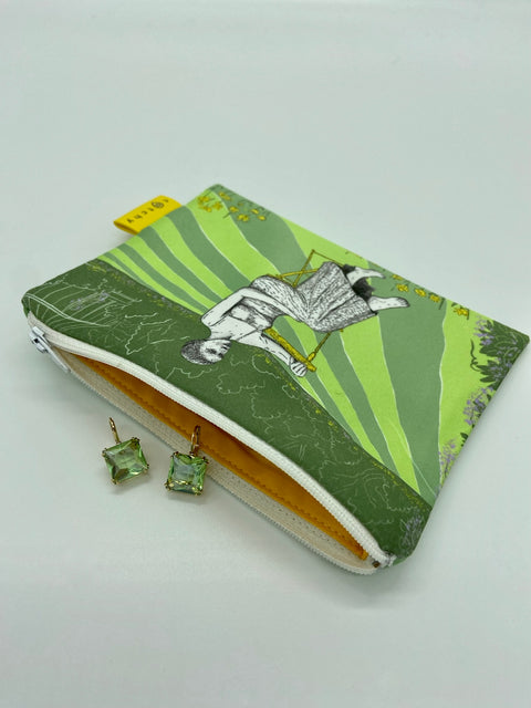 Zipper Pouch – Zittend Meisje, Leuven