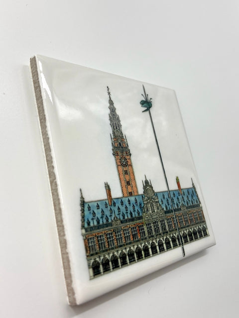 Ceramic coaster featuring a detailed illustration of Leuven's famous square, Ladeuzplein on a glossy white background.